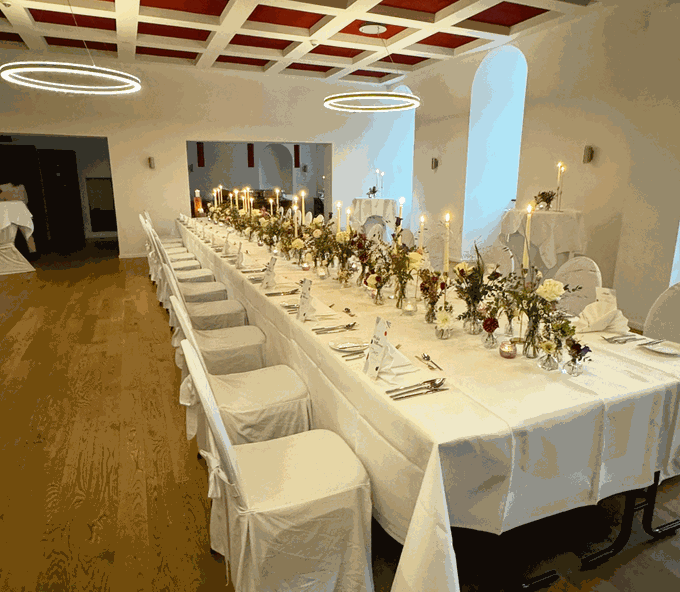 Schloss-Spangenberg-Treffurtsaal-Hochzeit-Tafel.gif
