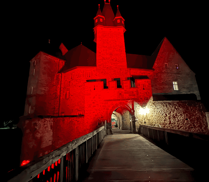 Schloss-Spangenberg-Zugang-rot.gif