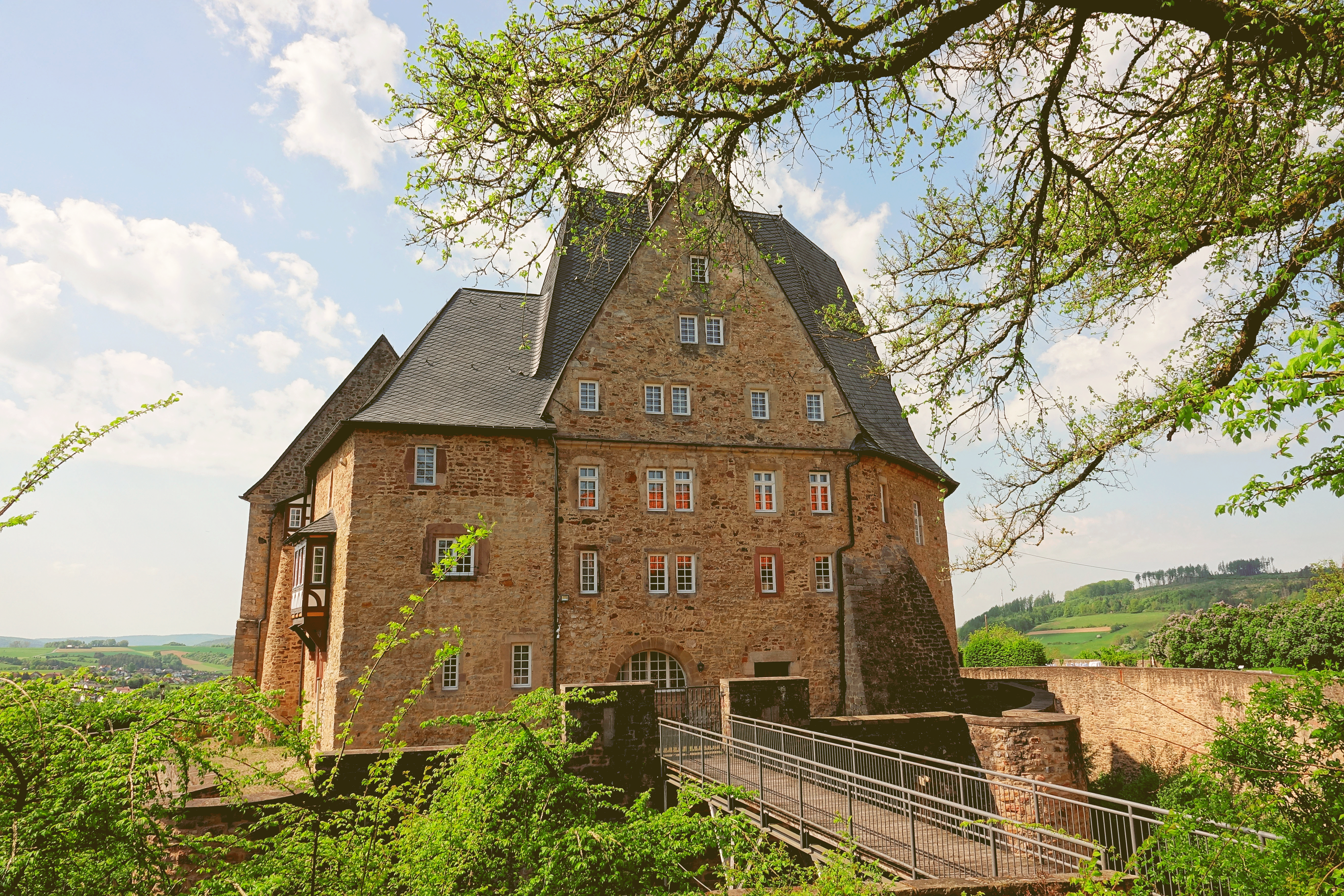 Schloss-Spangenberg-Aussenansicht-hinten.gif
