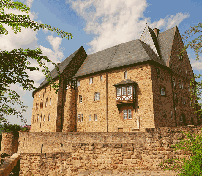 Schloss-Spangenberg-Aussenansicht-(4).gif
