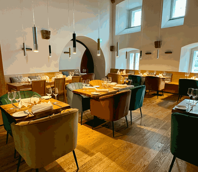 Schloss-Spangenberg-Restaurant-(7).gif