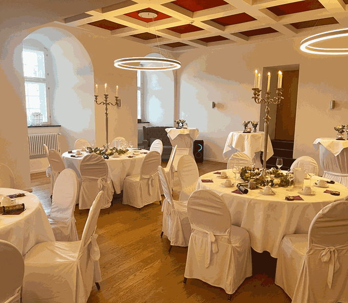 Schloss-Spangenberg-Treffurtsaal).gif