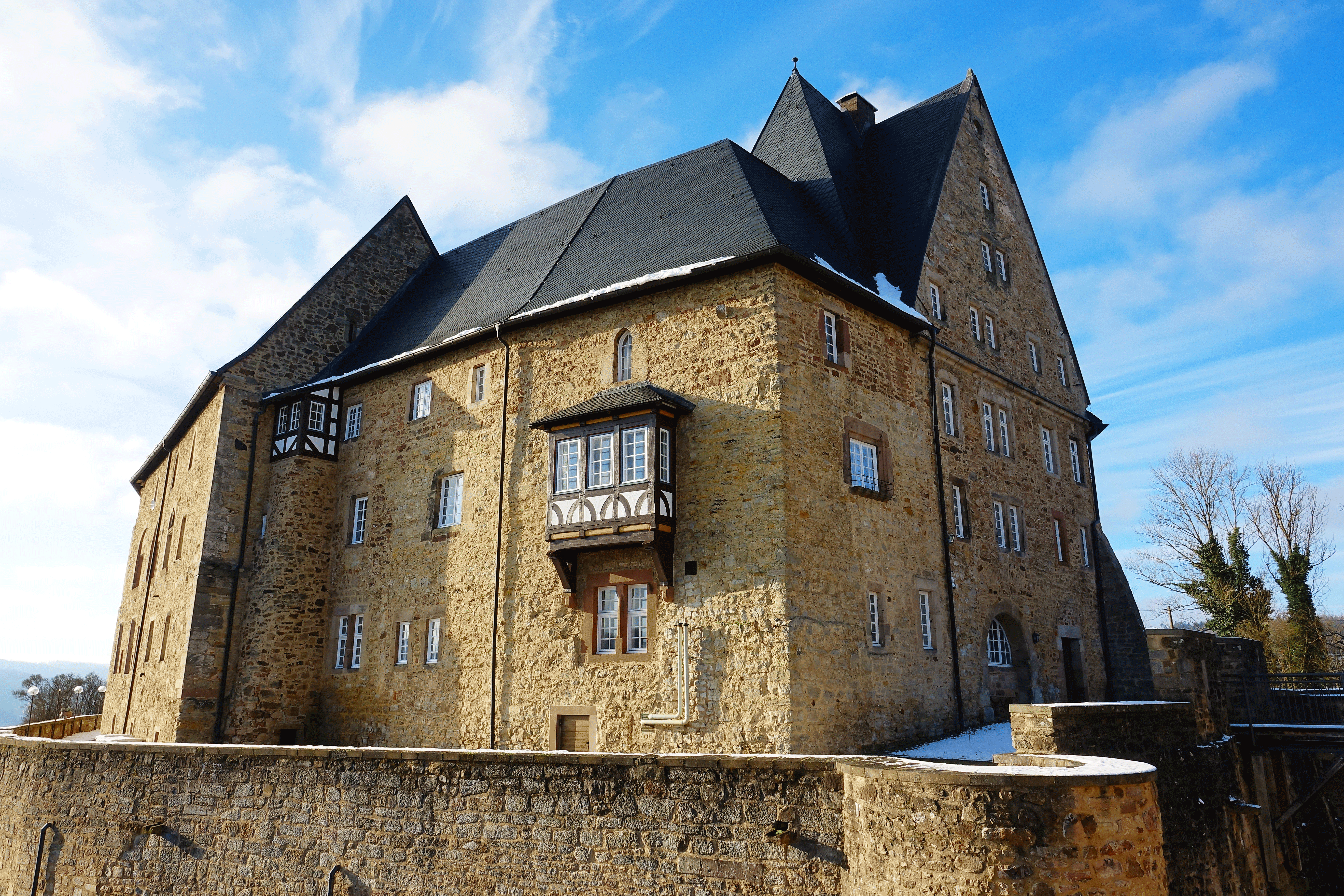 Schloss-Spangenberg-Aussenansicht-(5).gif