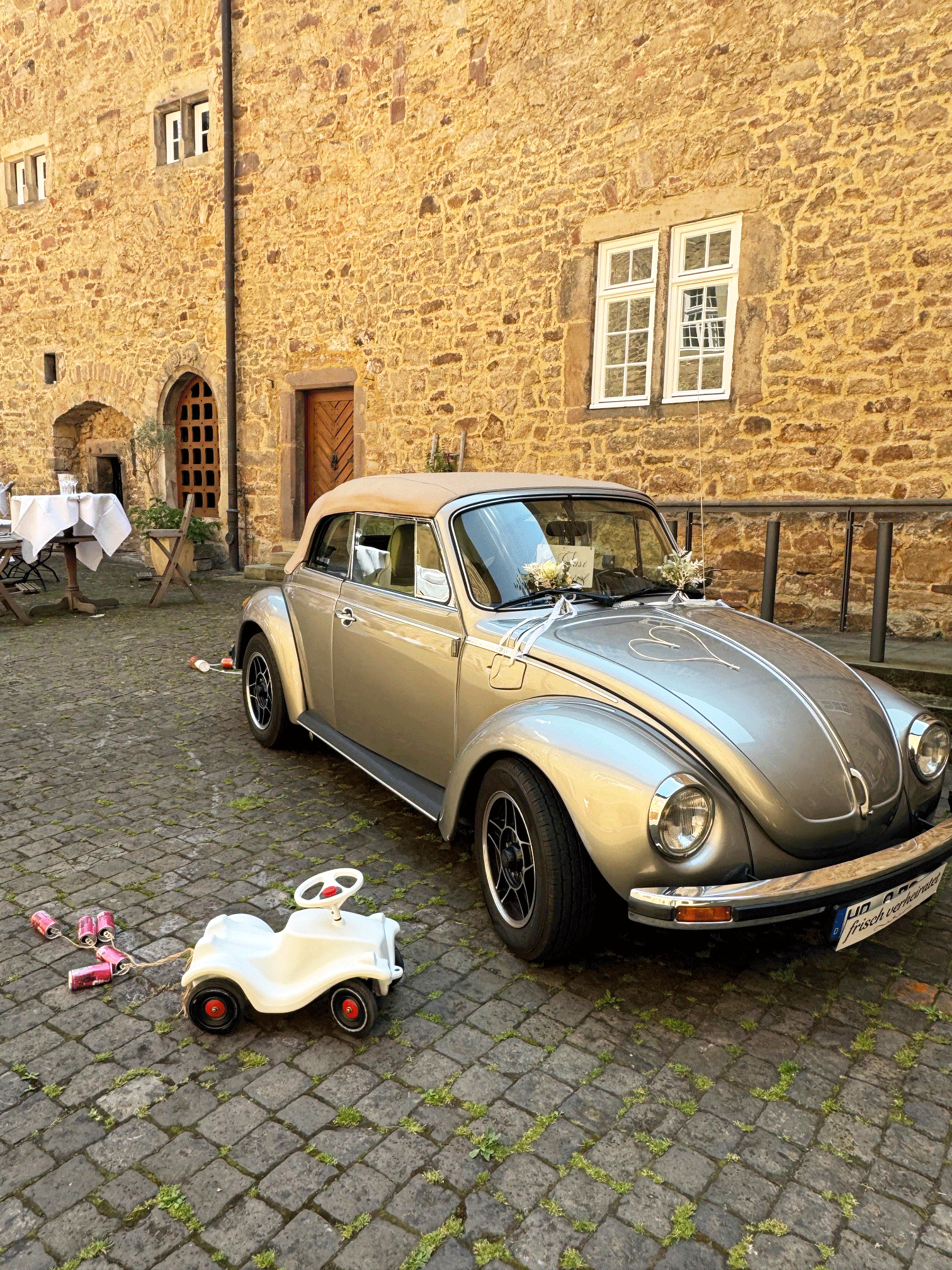 Schloss-Spangenberg-VW-Käfer-1303-Cabrio